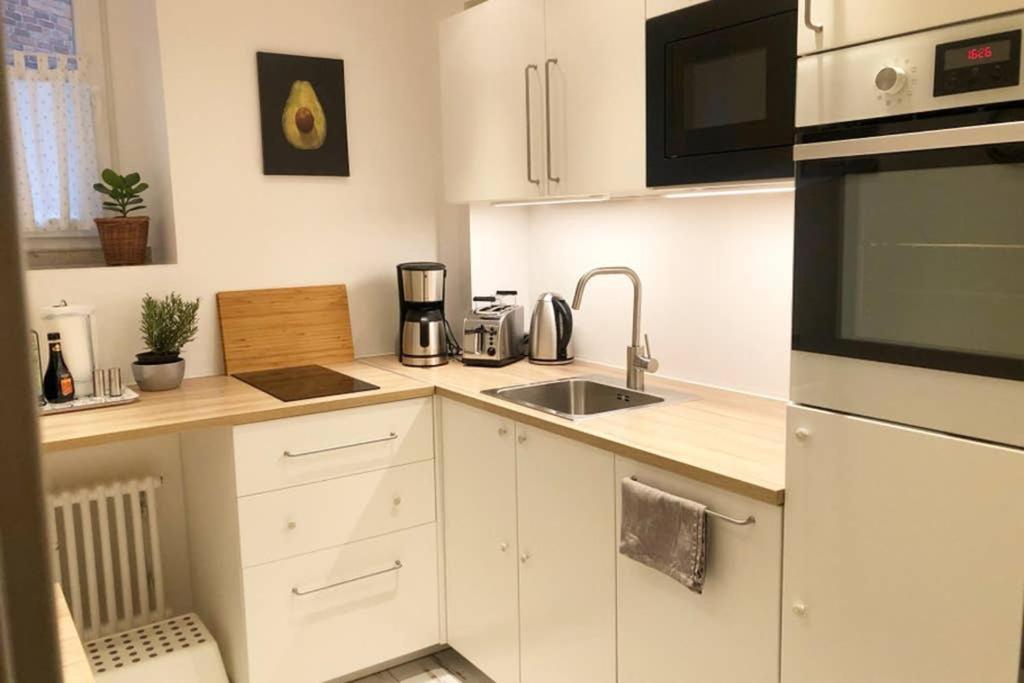 Gemuetliche Sanierte 1 Zimmer Wohnung Mit Privatem Parkplatz Im Zentrum Kiel Kültér fotó