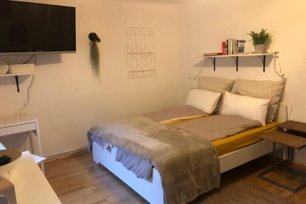 Gemuetliche Sanierte 1 Zimmer Wohnung Mit Privatem Parkplatz Im Zentrum Kiel Kültér fotó