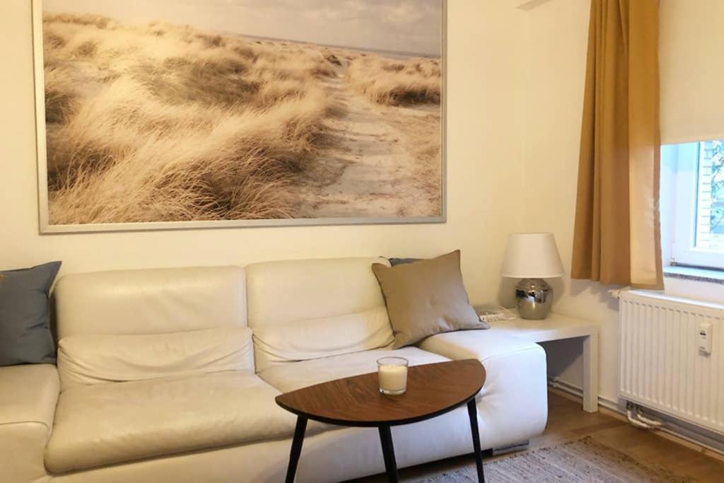 Gemuetliche Sanierte 1 Zimmer Wohnung Mit Privatem Parkplatz Im Zentrum Kiel Kültér fotó