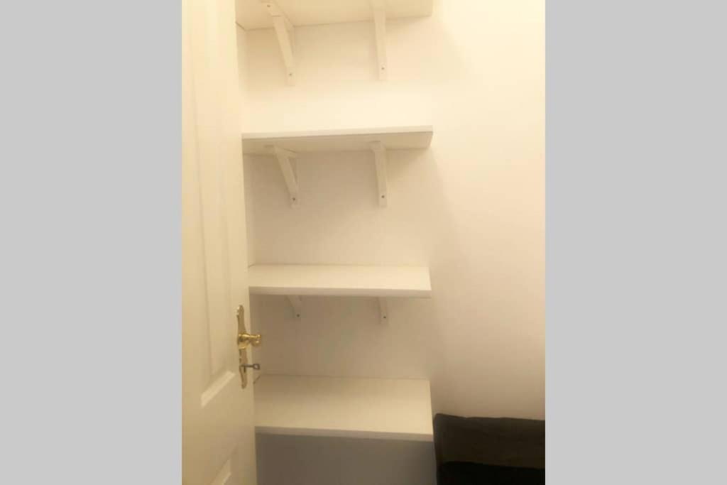 Gemuetliche Sanierte 1 Zimmer Wohnung Mit Privatem Parkplatz Im Zentrum Kiel Kültér fotó