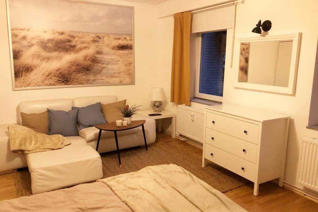 Gemuetliche Sanierte 1 Zimmer Wohnung Mit Privatem Parkplatz Im Zentrum Kiel Kültér fotó